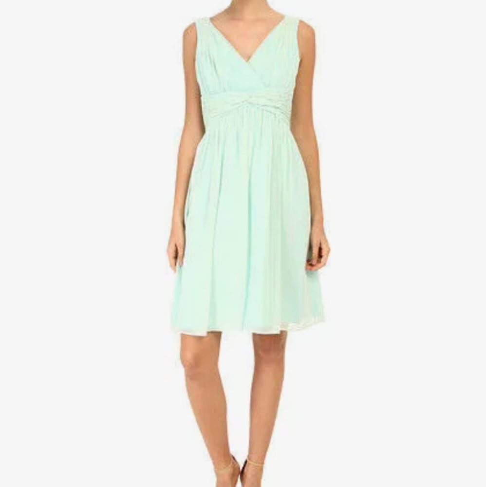Donna Morgan silk v neck dress size 8